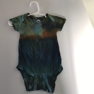 Baby 6-9 m old original tye dye onesie